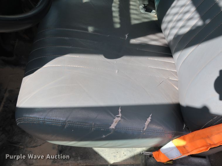 image for item DG7015 2000 GMC C7500 bucket truck