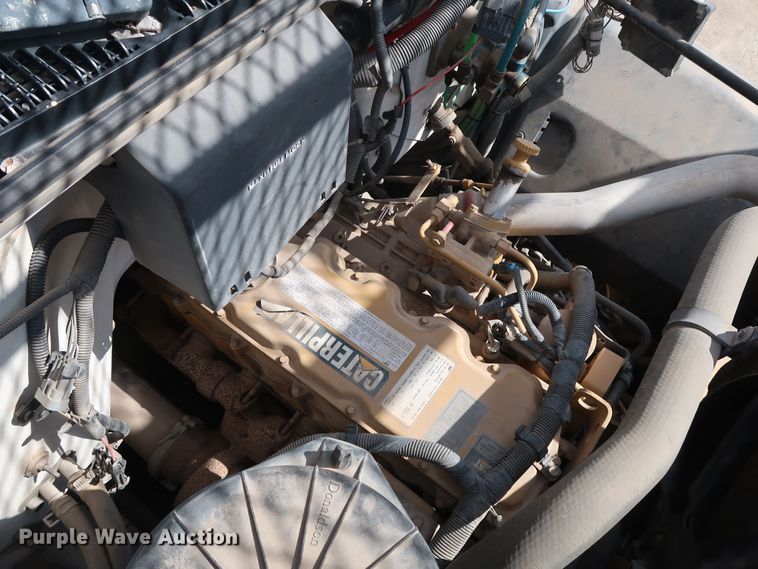 image for item DG7015 2000 GMC C7500 bucket truck