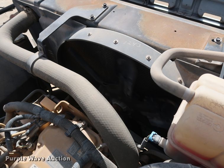 image for item DG7015 2000 GMC C7500 bucket truck