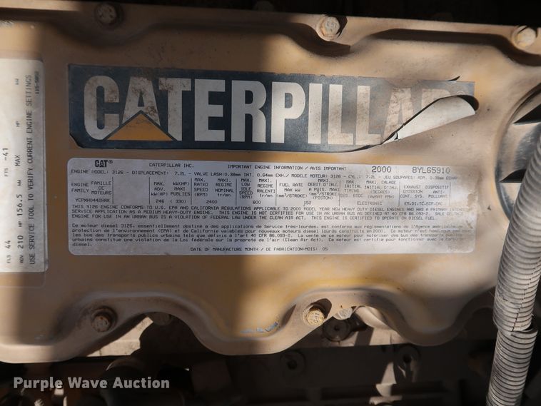 image for item DG7015 2000 GMC C7500 bucket truck