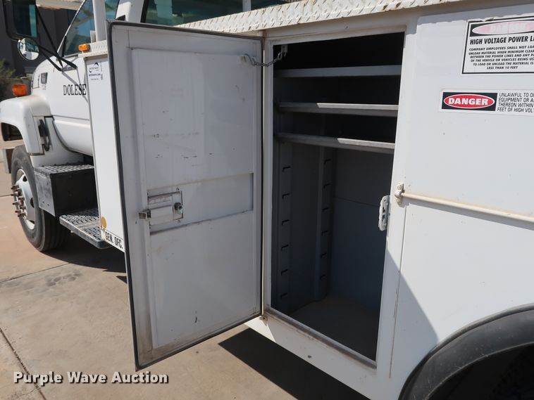 image for item DG7015 2000 GMC C7500 bucket truck