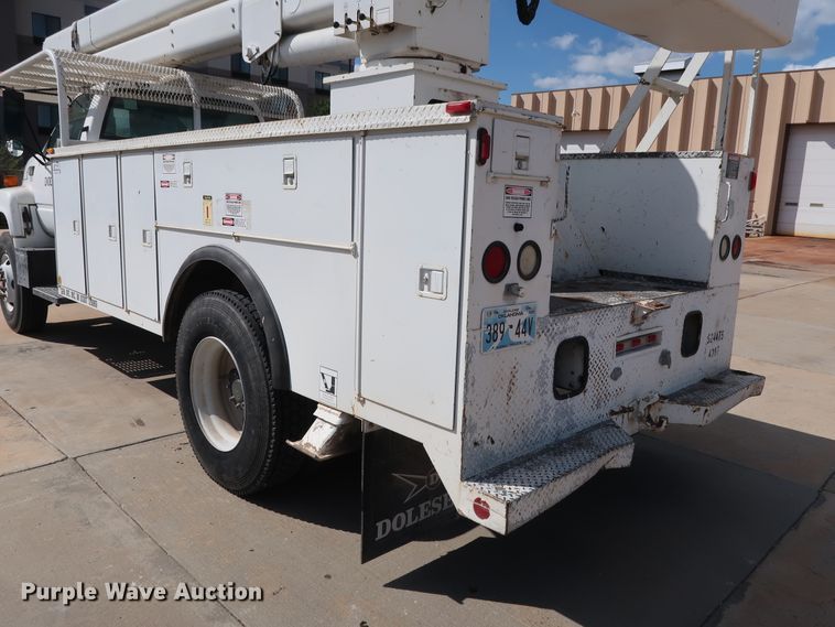 image for item DG7015 2000 GMC C7500 bucket truck