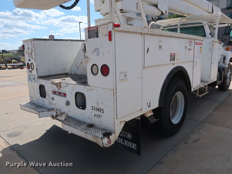 image for item DG7015 2000 GMC C7500 bucket truck