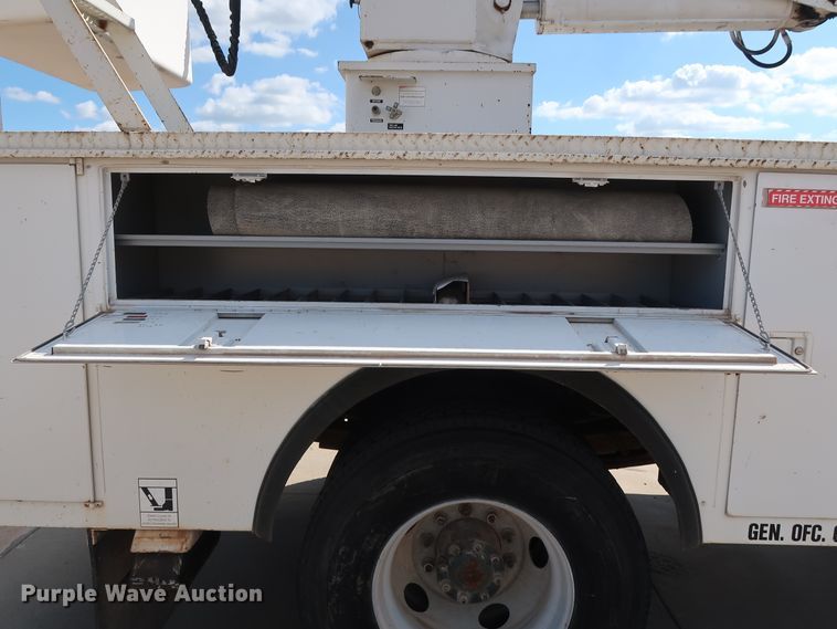 image for item DG7015 2000 GMC C7500 bucket truck