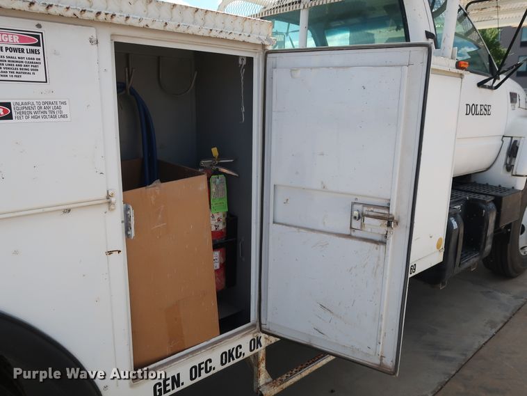 image for item DG7015 2000 GMC C7500 bucket truck