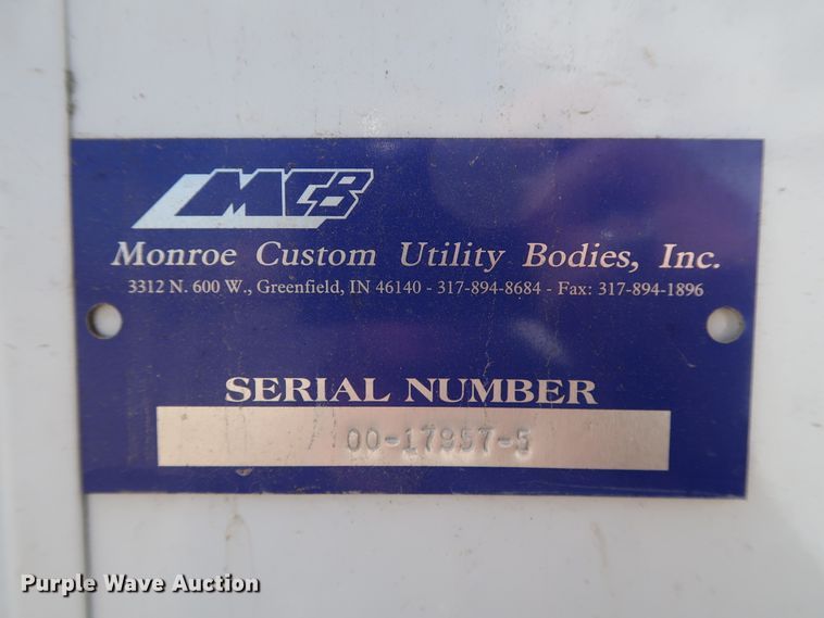 image for item DG7015 2000 GMC C7500 bucket truck