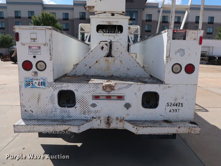 image for item DG7015 2000 GMC C7500 bucket truck