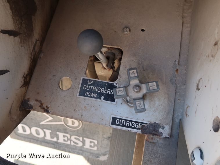 image for item DG7015 2000 GMC C7500 bucket truck