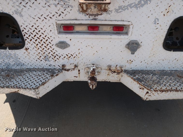 image for item DG7015 2000 GMC C7500 bucket truck