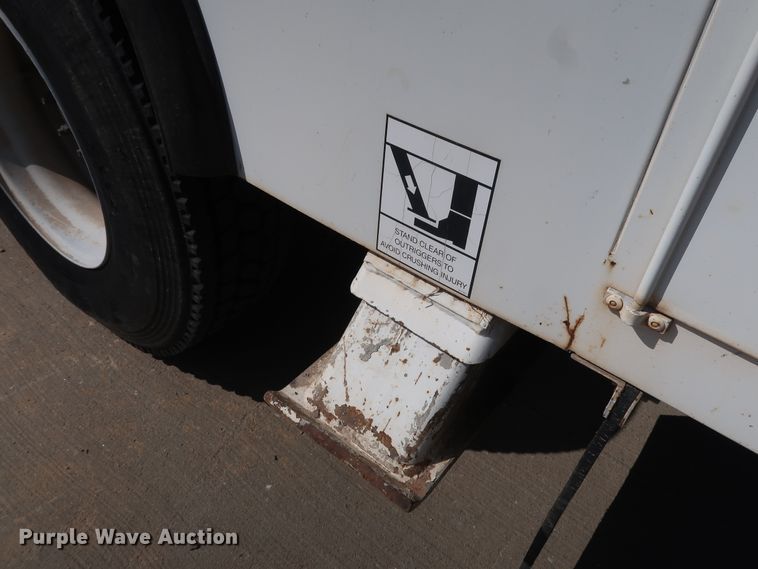 image for item DG7015 2000 GMC C7500 bucket truck