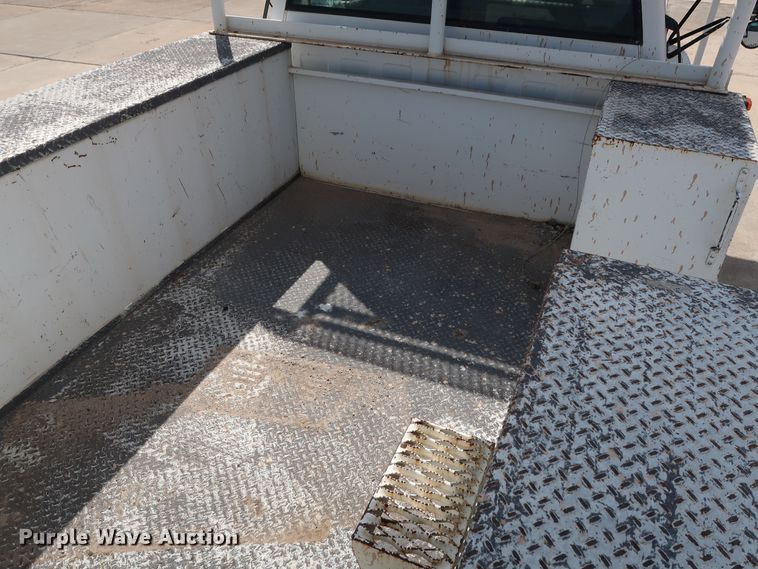 image for item DG7015 2000 GMC C7500 bucket truck