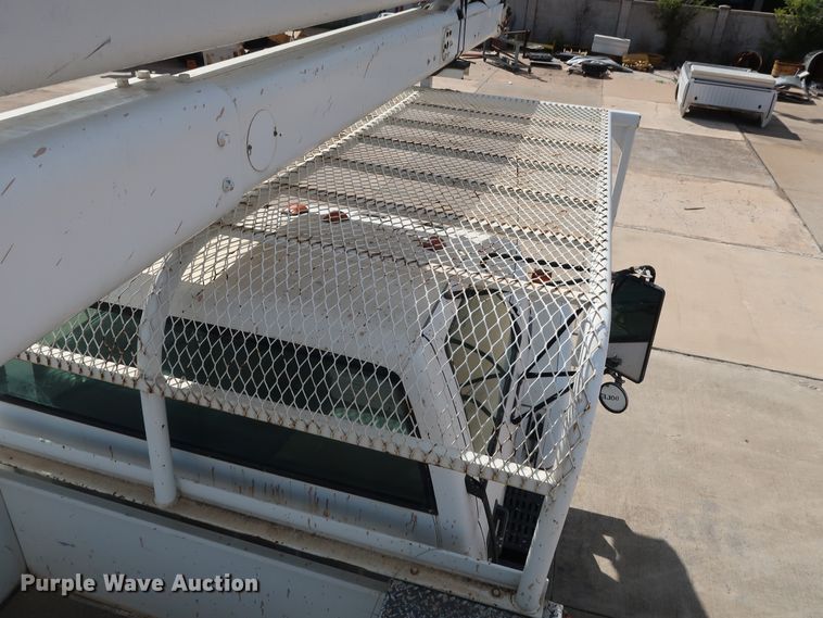 image for item DG7015 2000 GMC C7500 bucket truck