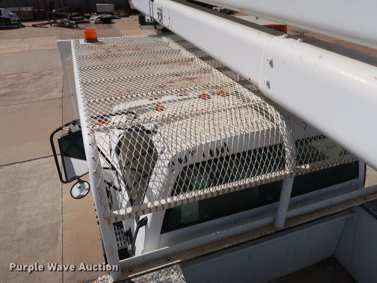 image for item DG7015 2000 GMC C7500 bucket truck