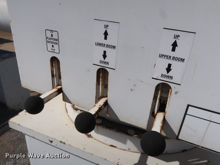 image for item DG7015 2000 GMC C7500 bucket truck