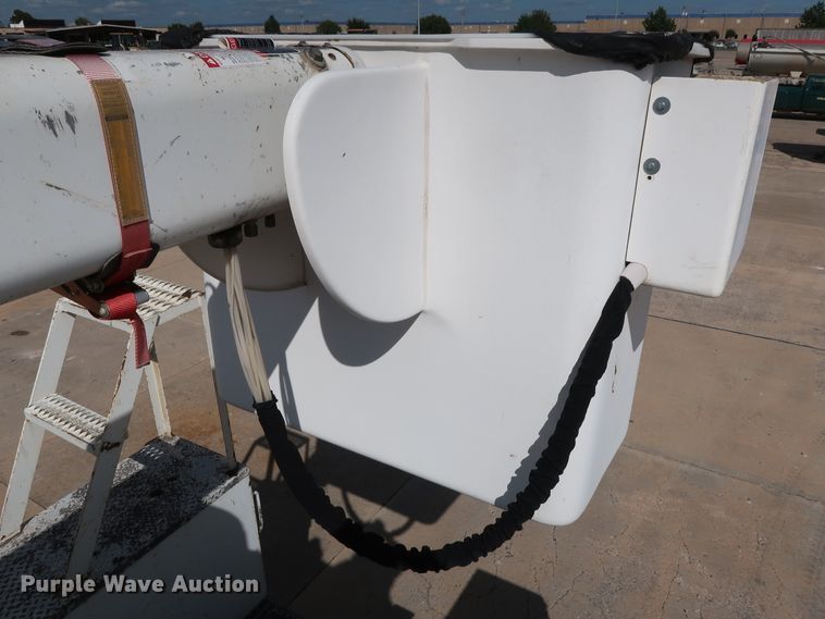 image for item DG7015 2000 GMC C7500 bucket truck