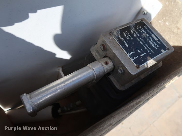 image for item DG7015 2000 GMC C7500 bucket truck