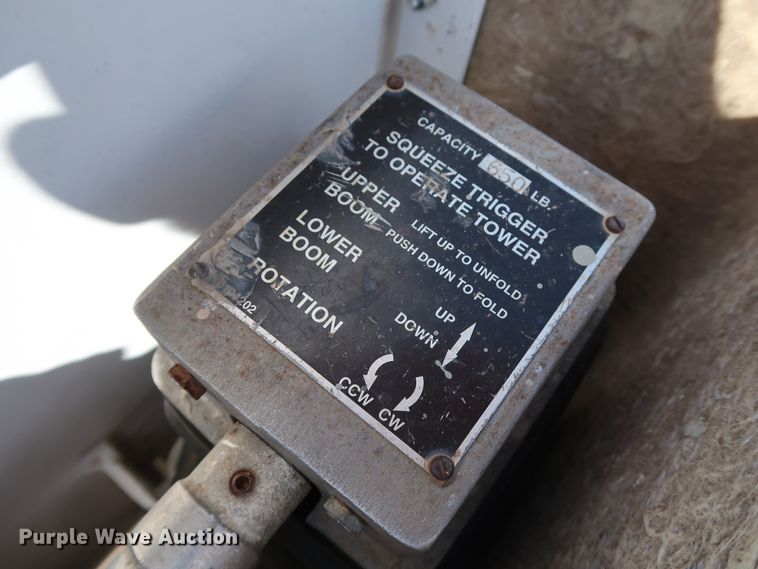 image for item DG7015 2000 GMC C7500 bucket truck