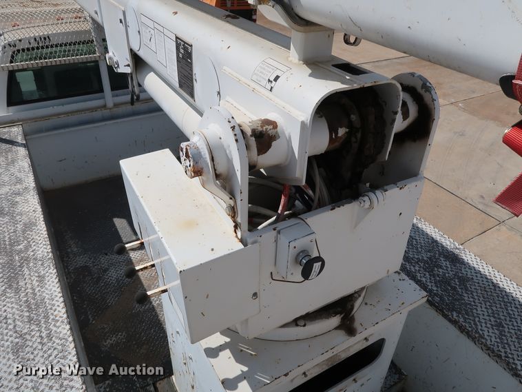 image for item DG7015 2000 GMC C7500 bucket truck