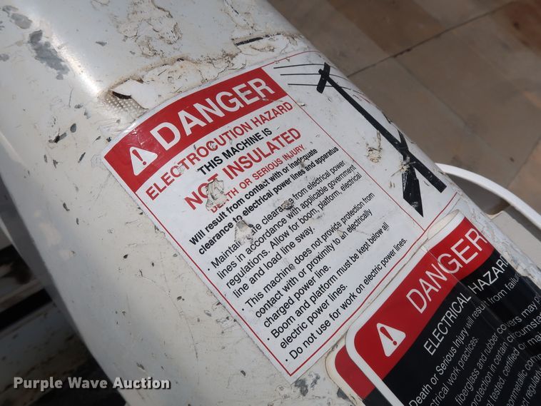 image for item DG7015 2000 GMC C7500 bucket truck