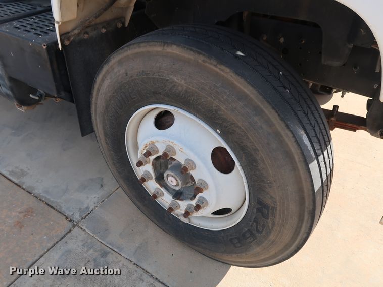 image for item DG7015 2000 GMC C7500 bucket truck