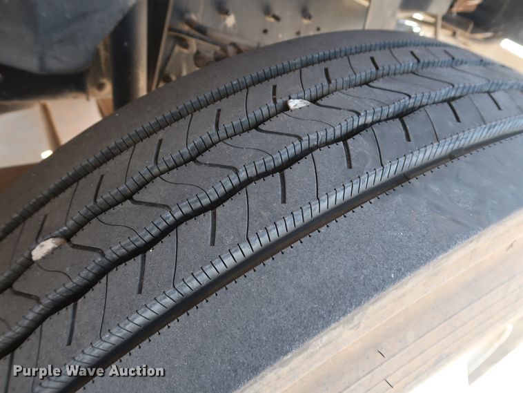 image for item DG7015 2000 GMC C7500 bucket truck