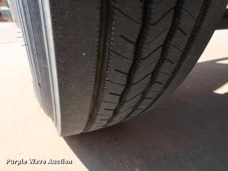 image for item DG7015 2000 GMC C7500 bucket truck