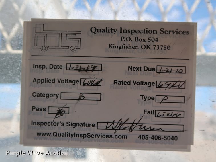 image for item DG7015 2000 GMC C7500 bucket truck