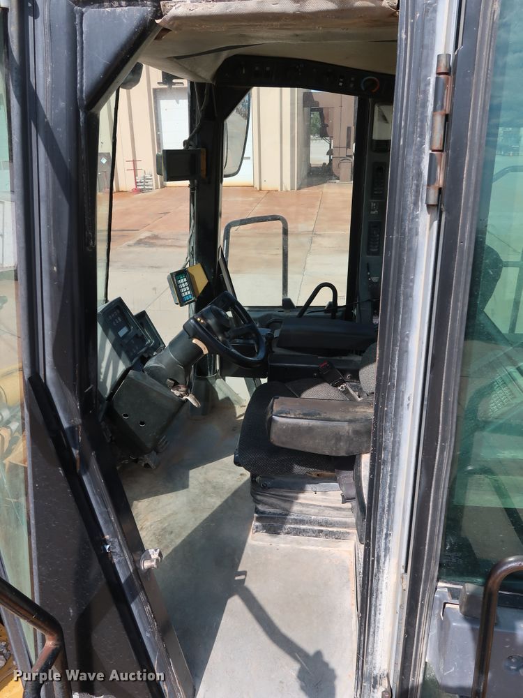 image for item DG7017 1996 Caterpillar 980G wheel loader