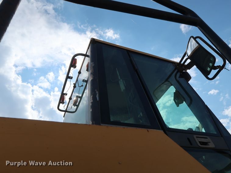 image for item DG7017 1996 Caterpillar 980G wheel loader