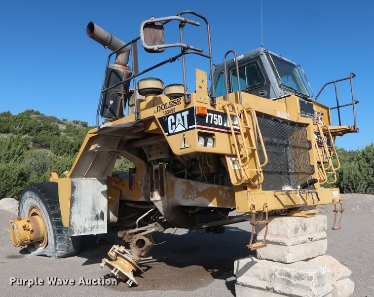 image for item DG7026 1999 Caterpillar 775D haul truck