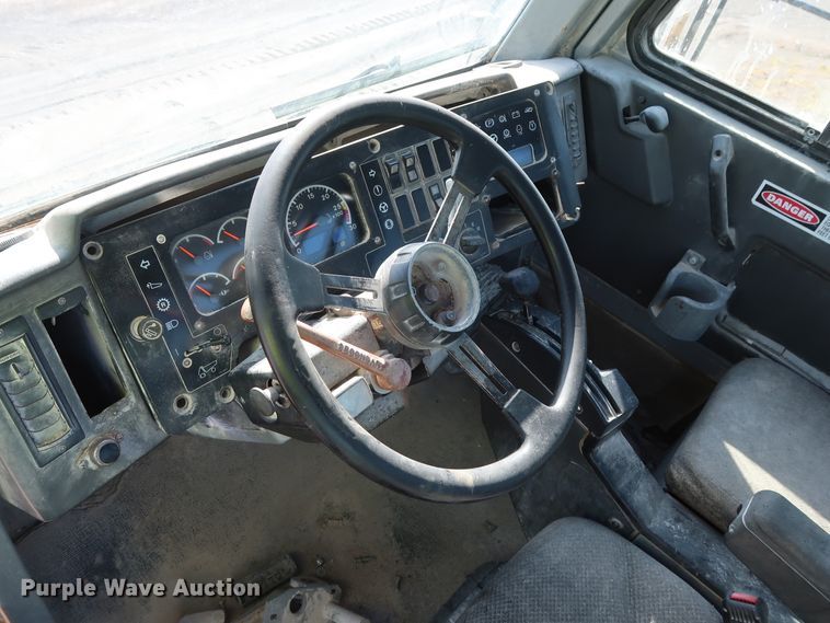 image for item DG7026 1999 Caterpillar 775D haul truck