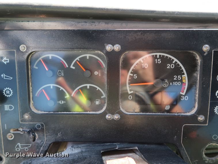 image for item DG7026 1999 Caterpillar 775D haul truck