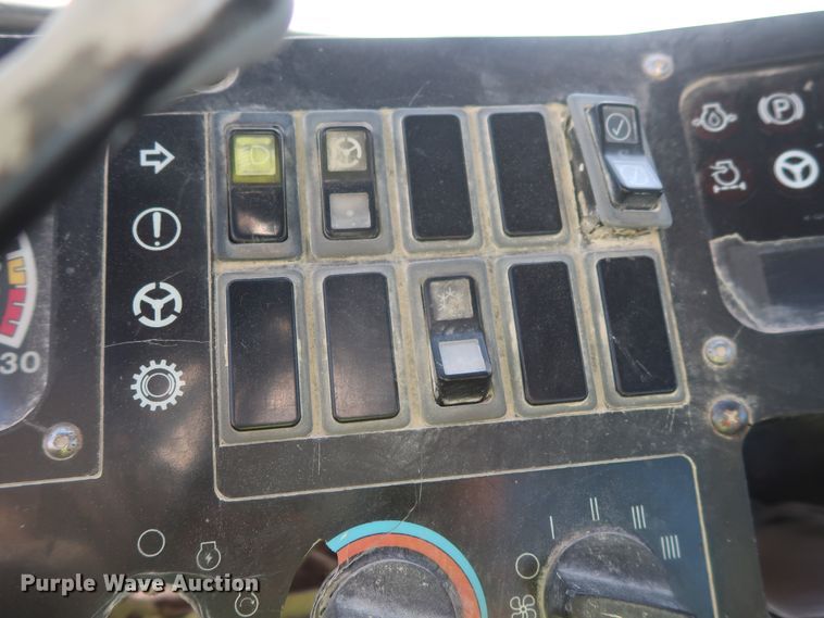 image for item DG7026 1999 Caterpillar 775D haul truck