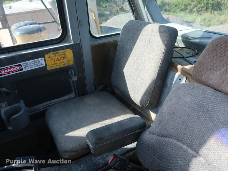 image for item DG7026 1999 Caterpillar 775D haul truck