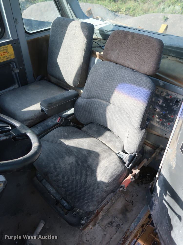 image for item DG7026 1999 Caterpillar 775D haul truck