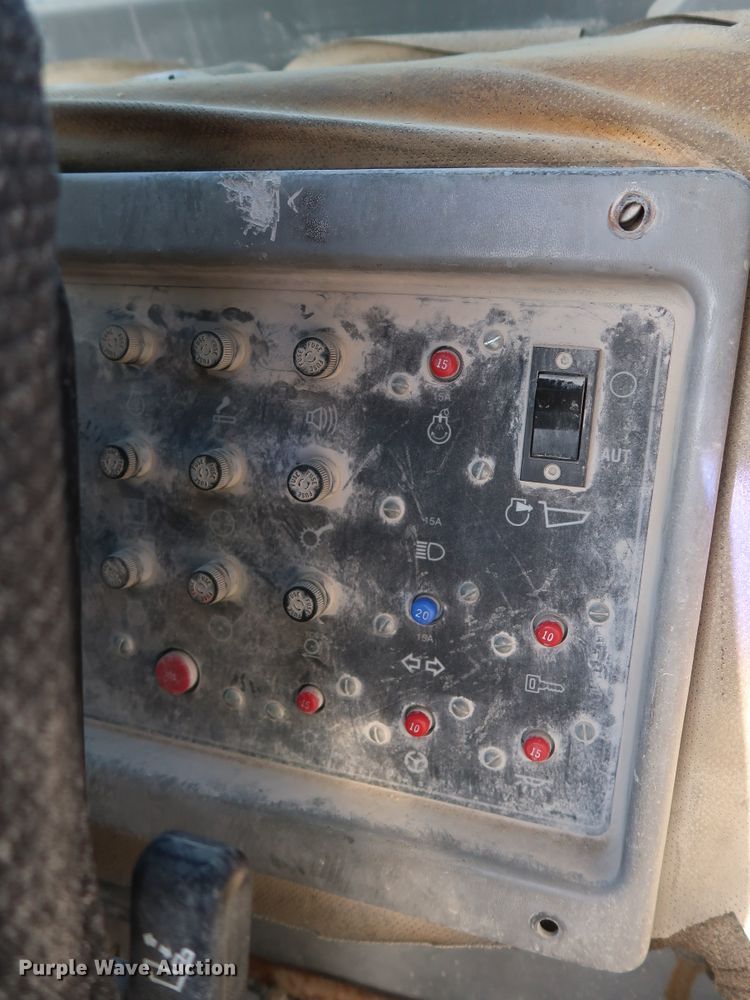 image for item DG7026 1999 Caterpillar 775D haul truck