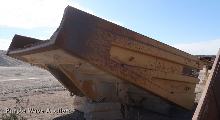 image for item DG7026 1999 Caterpillar 775D haul truck