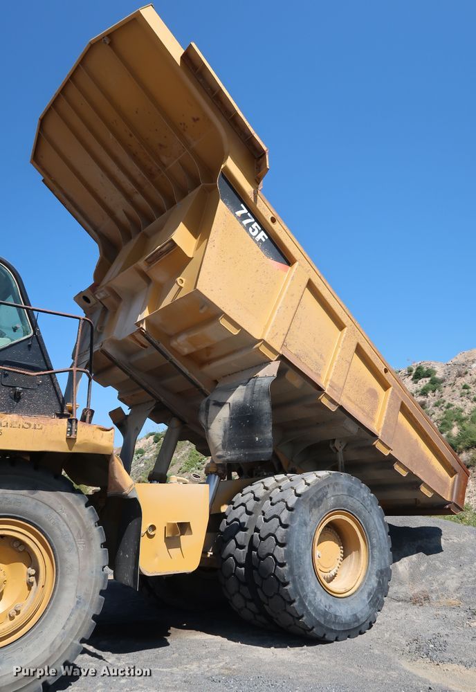 image for item DG7032 2007 Caterpillar 775F haul truck