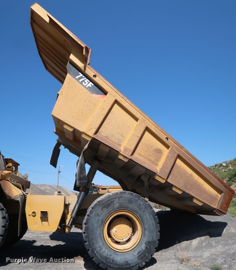 image for item DG7032 2007 Caterpillar 775F haul truck
