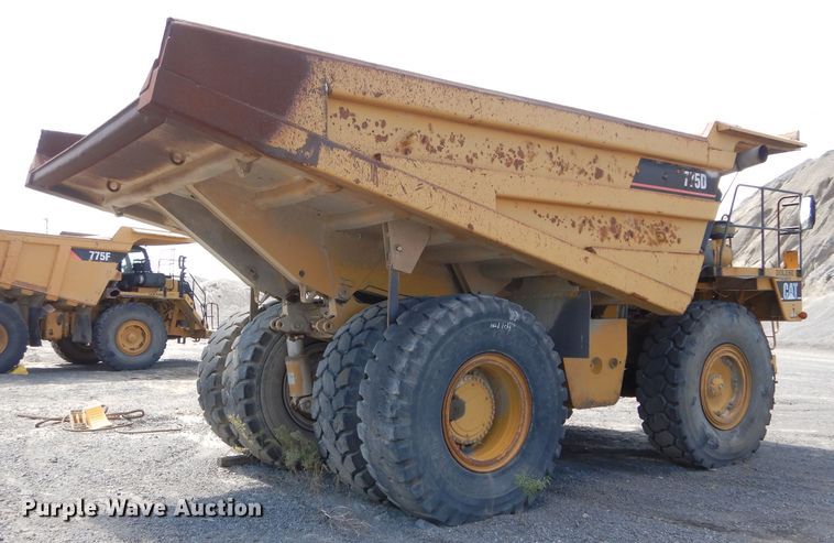 image for item DG7033 1999 Caterpillar 775D haul truck