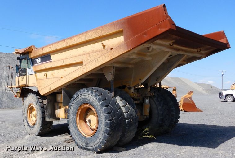 image for item DG7033 1999 Caterpillar 775D haul truck