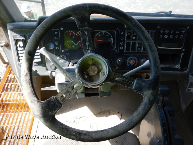 image for item DG7033 1999 Caterpillar 775D haul truck