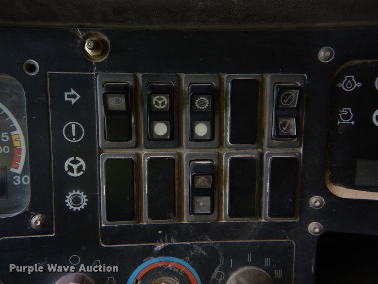 image for item DG7033 1999 Caterpillar 775D haul truck