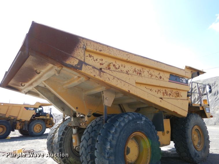 image for item DG7033 1999 Caterpillar 775D haul truck