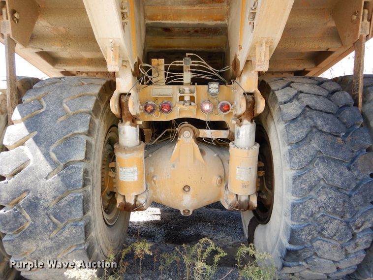 image for item DG7033 1999 Caterpillar 775D haul truck