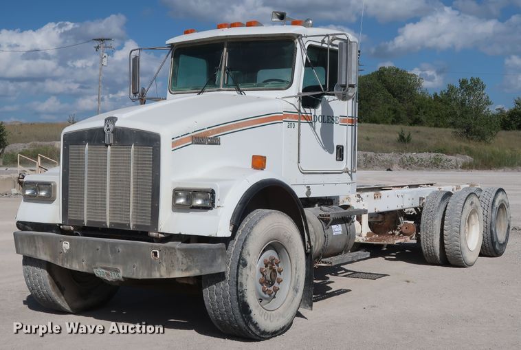 image for item DG7034 2000 Kenworth W900 truck cab and chassis