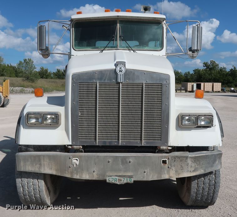 image for item DG7034 2000 Kenworth W900 truck cab and chassis