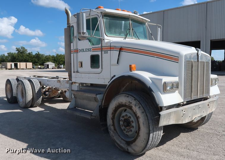 image for item DG7034 2000 Kenworth W900 truck cab and chassis