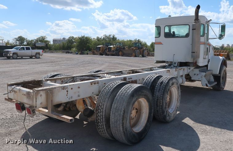 image for item DG7034 2000 Kenworth W900 truck cab and chassis