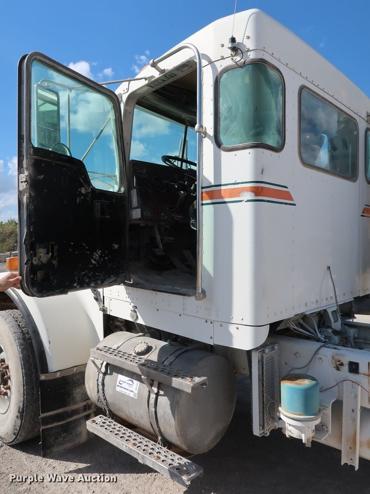 image for item DG7034 2000 Kenworth W900 truck cab and chassis